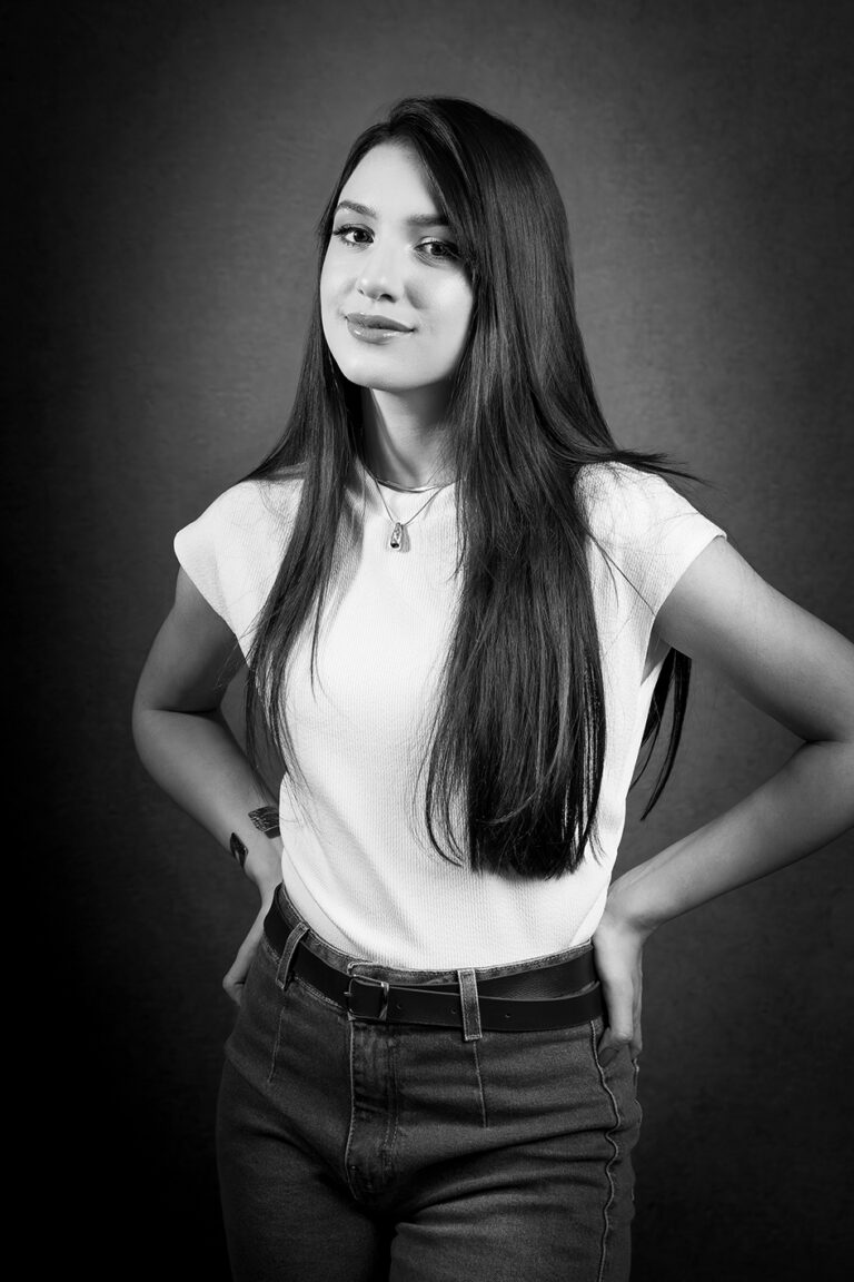 Retratos Corporativos que revelam sua melhor versão com uma fotografia de perfil profissional em estúdio