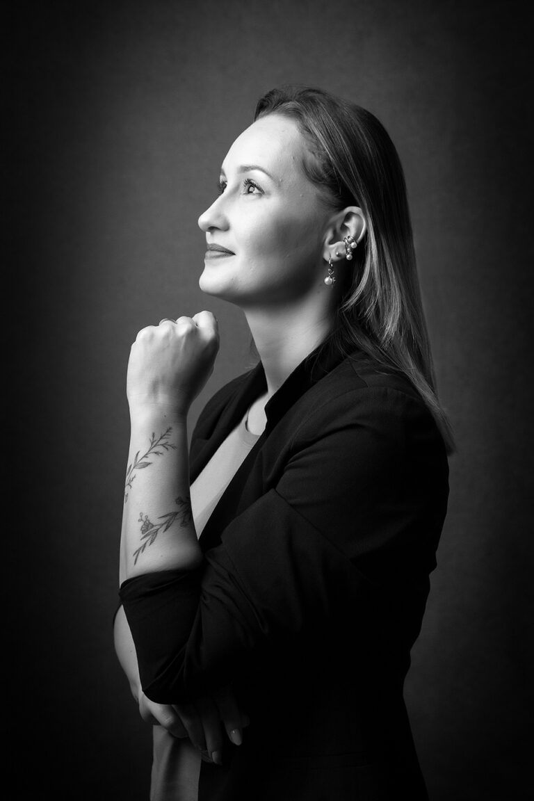 Retratos Corporativos pensados para você, com imagem profissional e direção de estilo que valorizam sua presença.