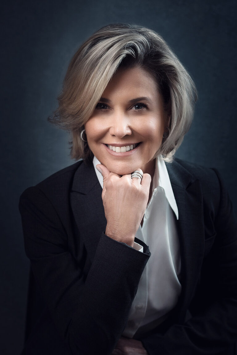 marca-pessoal-diretora-executiva-retrato-corporativo-foto-para-linkedIn-retrato-profissional-foto-para-redes-sociais-arquetipos-retrato-feminino